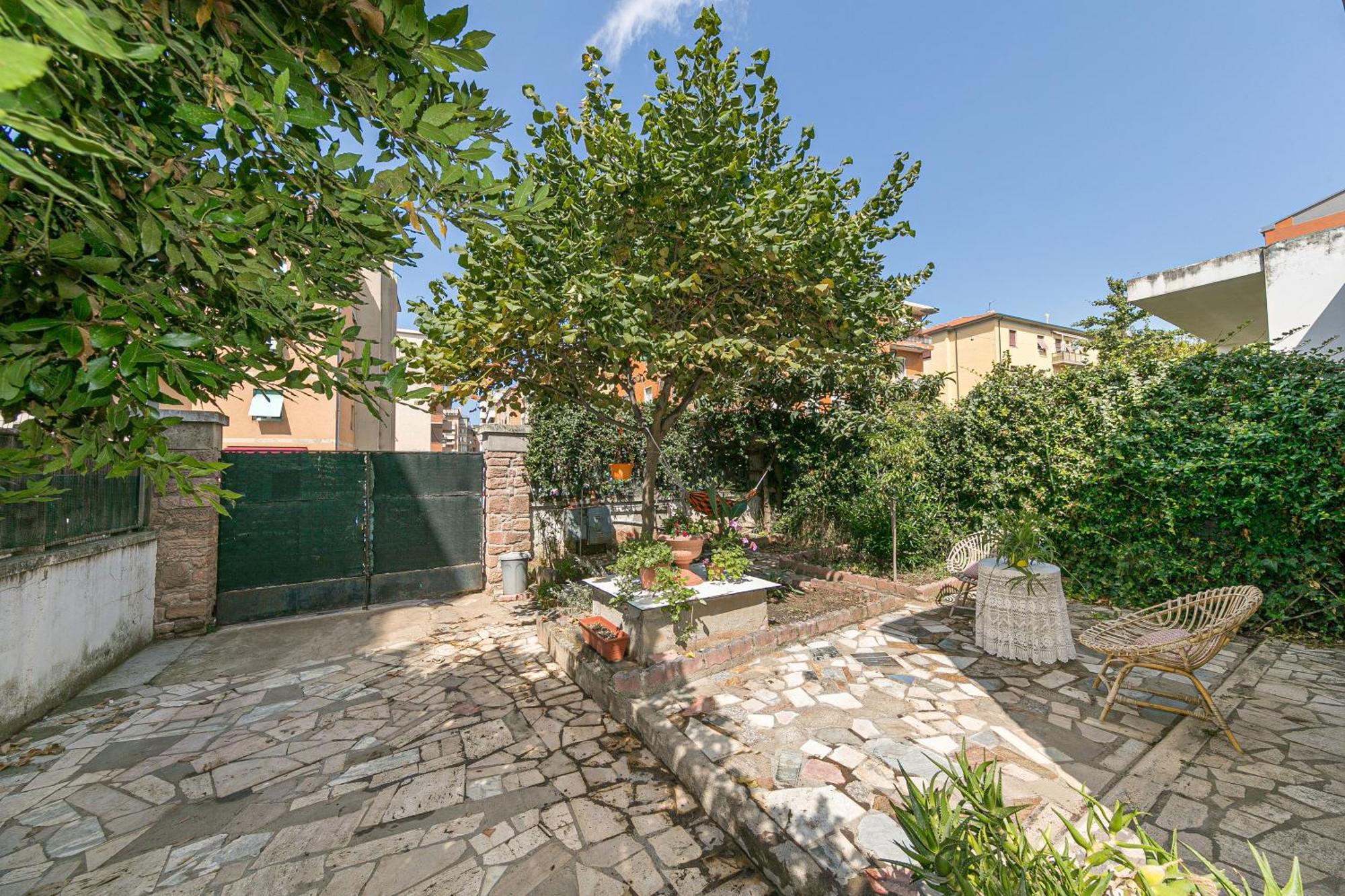 Appartamento Con Giardino A Due Passi Dal Mare Piombino Eksteriør billede